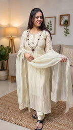 ELEGANT NECKLESS SUIT